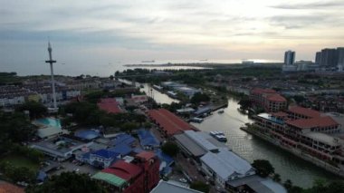Malacca, Malezya - 16 Ekim 2022: Malacca Nehri Gezisi Hava Görüntüsü