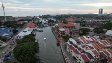 Malacca, Malezya - 16 Ekim 2022: Malacca Nehri Gezisi Hava Görüntüsü