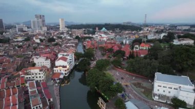 Malacca, Malezya - 16 Ekim 2022: Malacca Nehri Gezisi Hava Görüntüsü