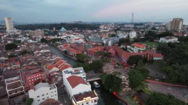Malacca, Malezya - 16 Ekim 2022: Malacca Nehri Gezisi Hava Görüntüsü
