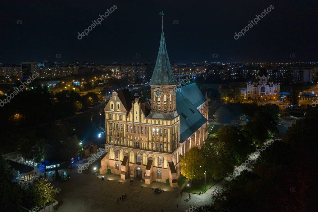 Vista a rea de la Catedral en el centro de la ciudad de Kaliningrado