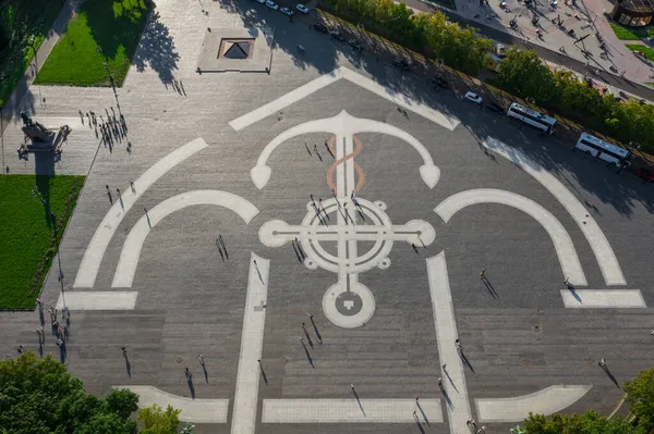 Kronstadt 'taki St. Nicholas Deniz Katedrali yakınlarındaki Anchor Meydanı' nın hava manzarası. Kotlin Adası.