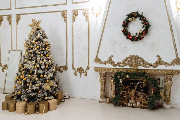 Intérieur Nouvel Avec Arbre Noël Décoré Une Cheminée Dans Salon — Photo