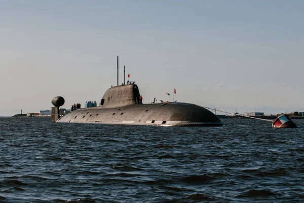 핀란드 잠수함 의물에서 바라본 크론시타트에서의 해군의 열병식 미사일 잠수함이야 러시아 — 스톡 사진