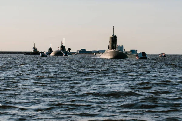 Vista Desde Agua Submarinos Nucleares Las Aguas Del Golfo Finlandia Fotos De Stock Sin Royalties Gratis