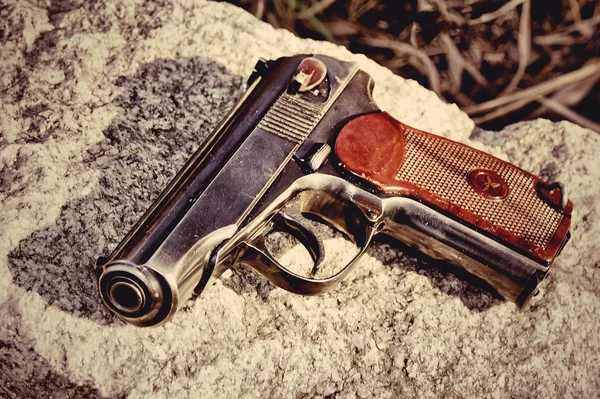 Зброя. пістолет Макарова — стокове фото