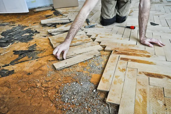 eski bir ahşap zemin inşası