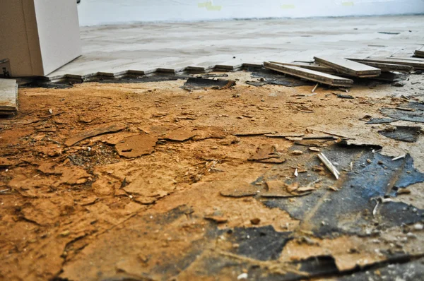 eski bir ahşap zemin inşası