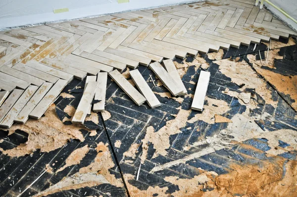 eski bir ahşap zemin inşası