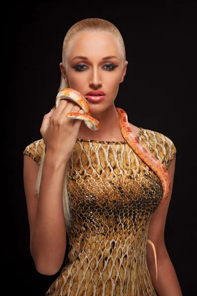 Girl with snake — Stock Photo, Image