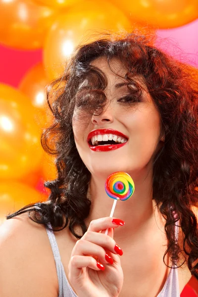 Frau mit Süßigkeiten — Stockfoto