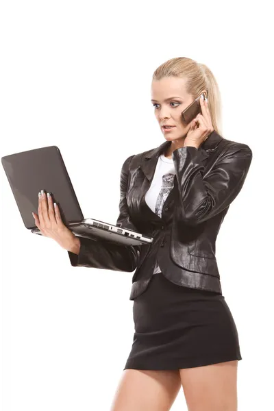 Mujer de negocios con portátil —  Fotos de Stock