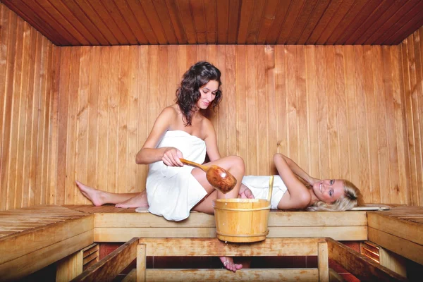 Mulheres na sauna — Fotografia de Stock