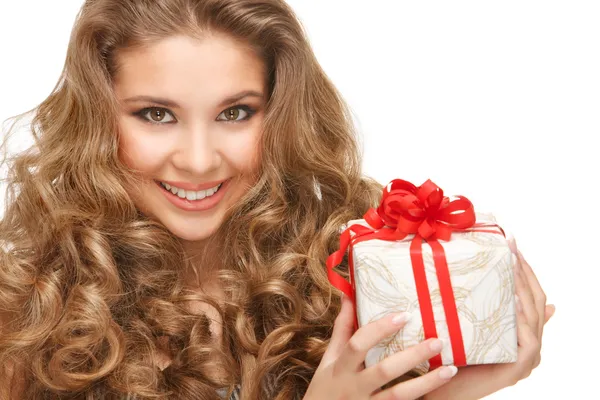 Chica con caja de regalo —  Fotos de Stock