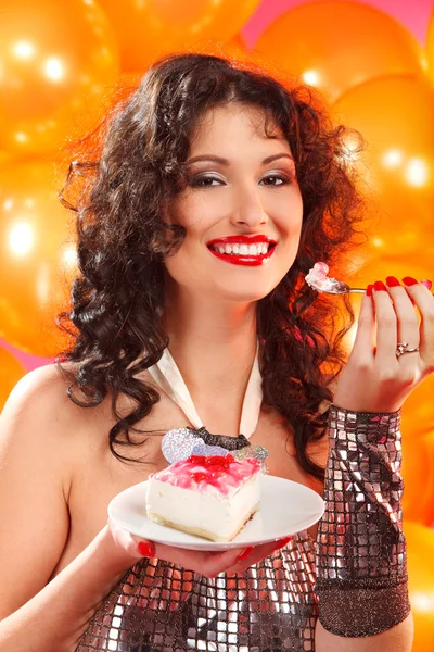 Vrouw met cake — Stockfoto