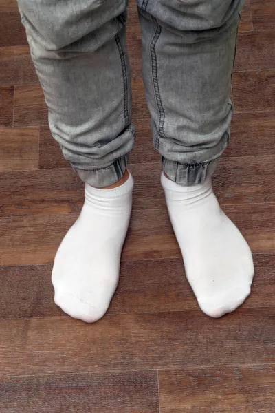 Male Legs Short Sports Socks White Wooden Floor — Stock Photo, Image