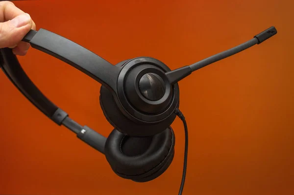 Schwarzes Kabelgebundenes Headset Mit Mikrofon Für Die Fernvernetzung — Stockfoto