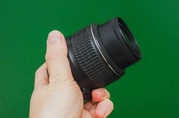 Lens Voor Een Camera Hand Van Een Man Een Groene — Stockfoto