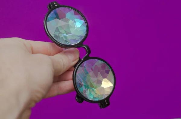 Designer Brille Kaleidoskop Auf Lila Hintergrund Der Hand — Stockfoto