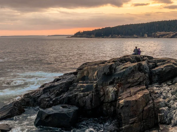 Acadia National Park Usa Жовтня 2021 Горизонтальна Осіння Пара Сидять — стокове фото