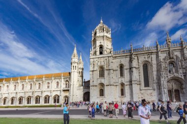 Seville, İspanya - 9 Eylül 2013 Sevilles Santa Cruz Mahallesi 'nde, Sevilles Santa Cruz Mahallesi' ne bağlı 27 geleneksel Sevillan evinden oluşan Hotel Las Casas de la Juderas Manzarası bulunmaktadır..