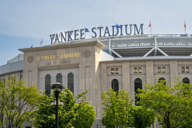 Bronx, New York - ABD - 20 Mayıs 2022 tarihinde Bronx, New York 'ta bulunan ikonik Yankee Stadyumu' nun yakın görüntüsü. Beyzbol Ligi 'nin New York Yankees' inin sahası..