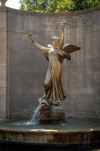 Saratoga Springs Usa Aug 2022 Closeup Graceful Bronze Statue Winged — Stock Photo, Image