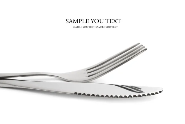 Faca de prata e garfo em um fundo branco com espaço para texto — Fotografia de Stock