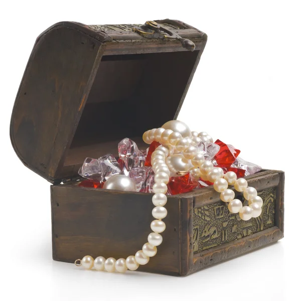 Open treasure chest with jewelry isolated on white — Stock Photo, Image