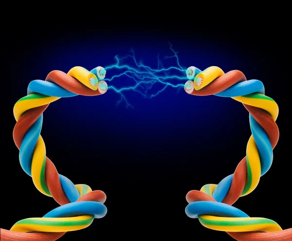 Электрический шнур с электрическими искрами как символ силы — стоковое фото