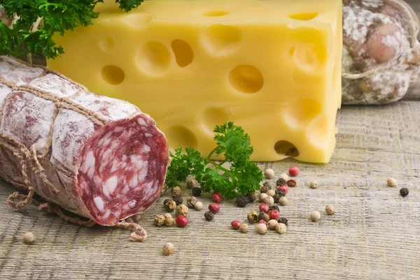 Włoskie salami i serem — Zdjęcie stockowe