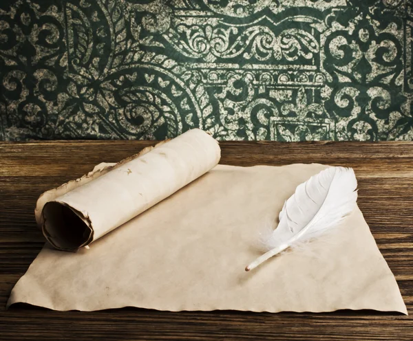 Feather and letter — Stock Photo, Image