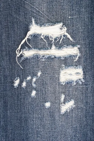Roztržené staré džíny modré pozadí — Stock fotografie