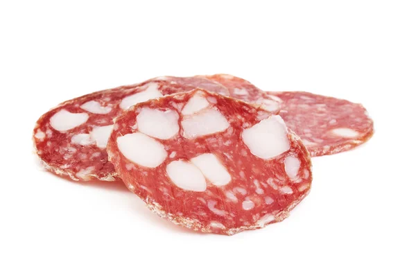 Salame fatiado isolado em branco — Fotografia de Stock