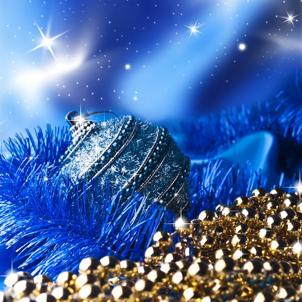 Blaue Weihnachtskugel — Stockfoto