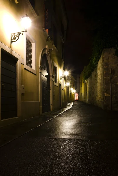 Nocna ulica na starym mieście — Zdjęcie stockowe