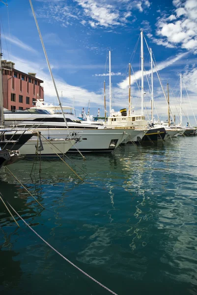 Yachten am Liegeplatz — Stockfoto