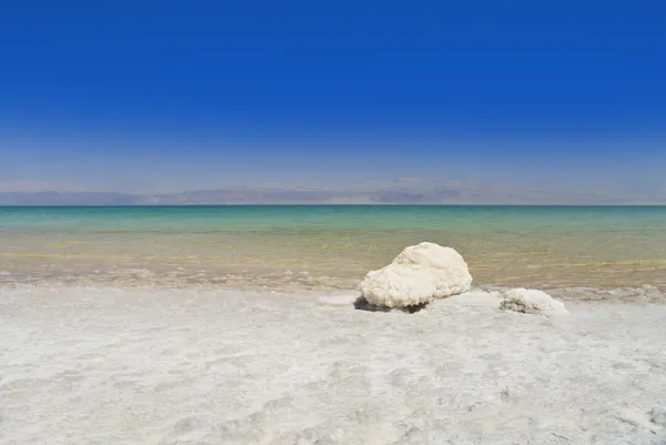 Dode Zee zout natuurlijke minerale vorming op de dode zee, Israël. — Stockfoto