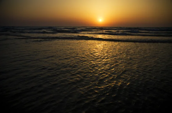 Puesta de sol en la playa — Foto de Stock