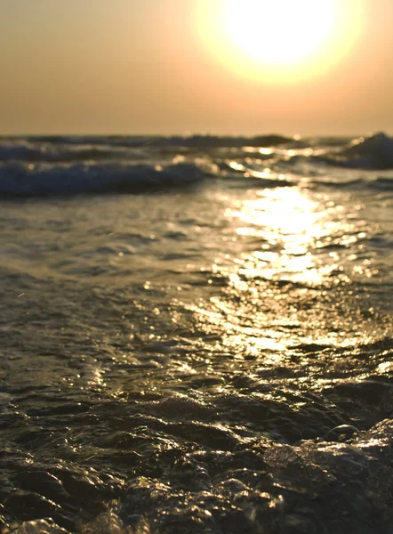 Coucher de soleil sur la plage — Photo