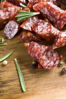 Biberiyeli füme sosis.