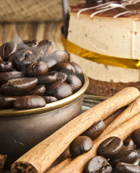 Close-up of cup of coffee and chocolate cake — Stock Photo, Image