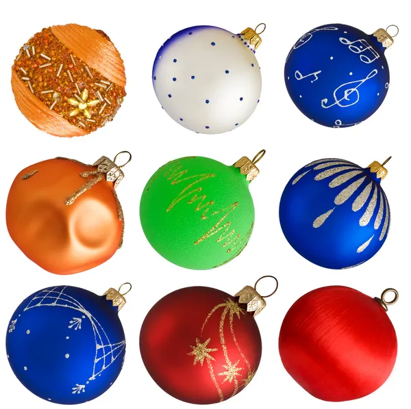 Reeks van kleurrijke kerstballen geïsoleerd op witte achtergrond — Stockfoto