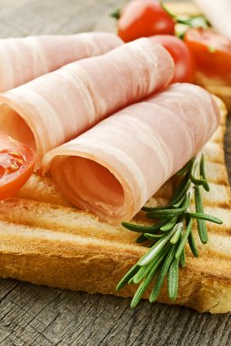 rosemary ile jambon dilimleri