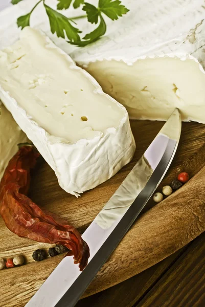 카망베르 치즈 슬라이스 매크로 촬영. 얕은 Dof — 스톡 사진