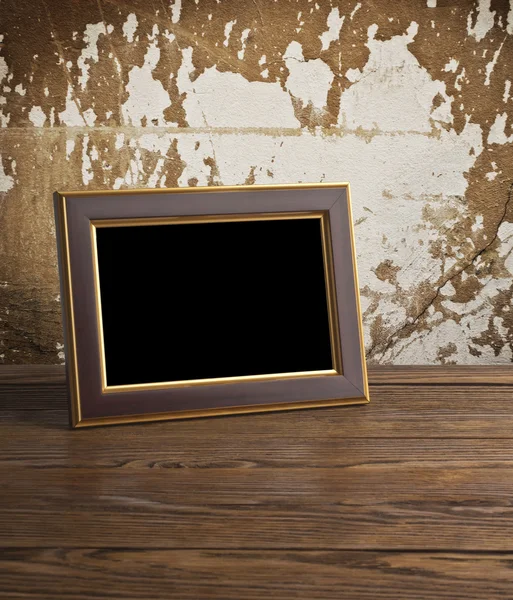 Fotorahmen auf altem Holztisch — Stockfoto
