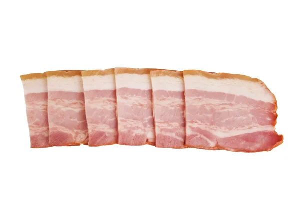 Pilha de bacon fatiado cru não cozido isolado contra fundo branco — Fotografia de Stock