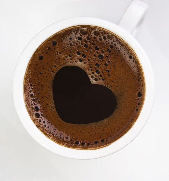 Herzförmiger Kaffeeschaum auf dem weißen Glas — Stockfoto