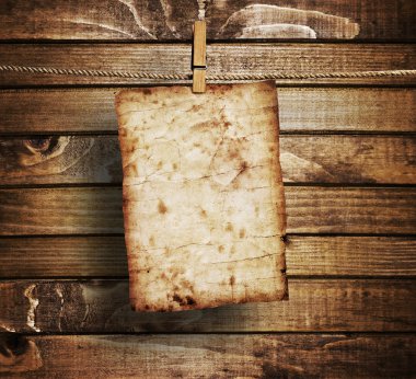 Kahverengi ahşap desenli eski bir kağıt.