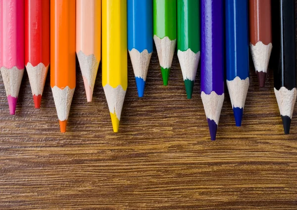Крупним планом зображення фону різнокольорових олівців — стокове фото